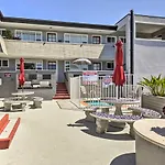 San Diego Hub With Bay Views - 1 Block To Beach!